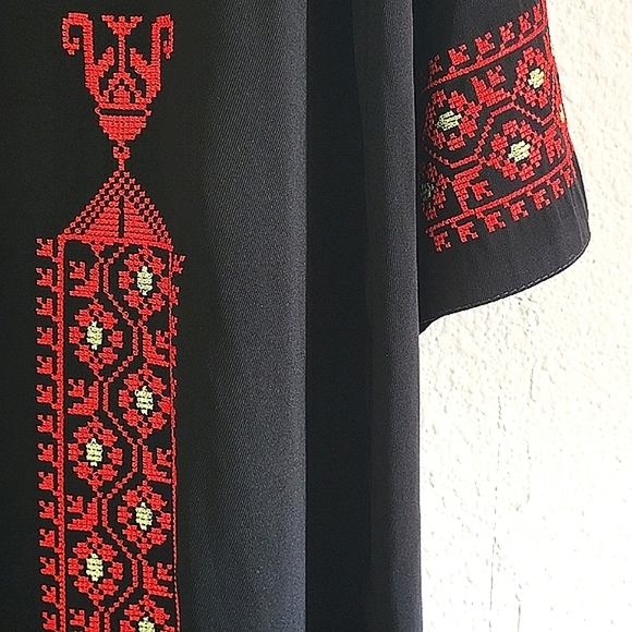 Traditional Jordanian Abaya Dress - Picture 4 of 7